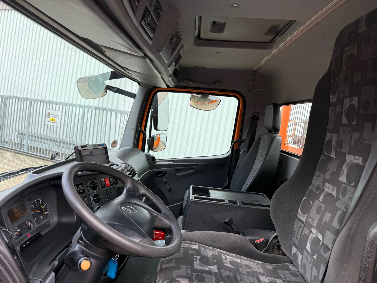 Mercedes-Benz Atego 818 4x2 Atego 818 4x2 mit LBW BÄR - Camión caja abierta: foto 4 Mercedes-Benz Atego 818 4x2 Atego 818 4x2 mit LBW BÄR - Camión caja abierta: foto 4