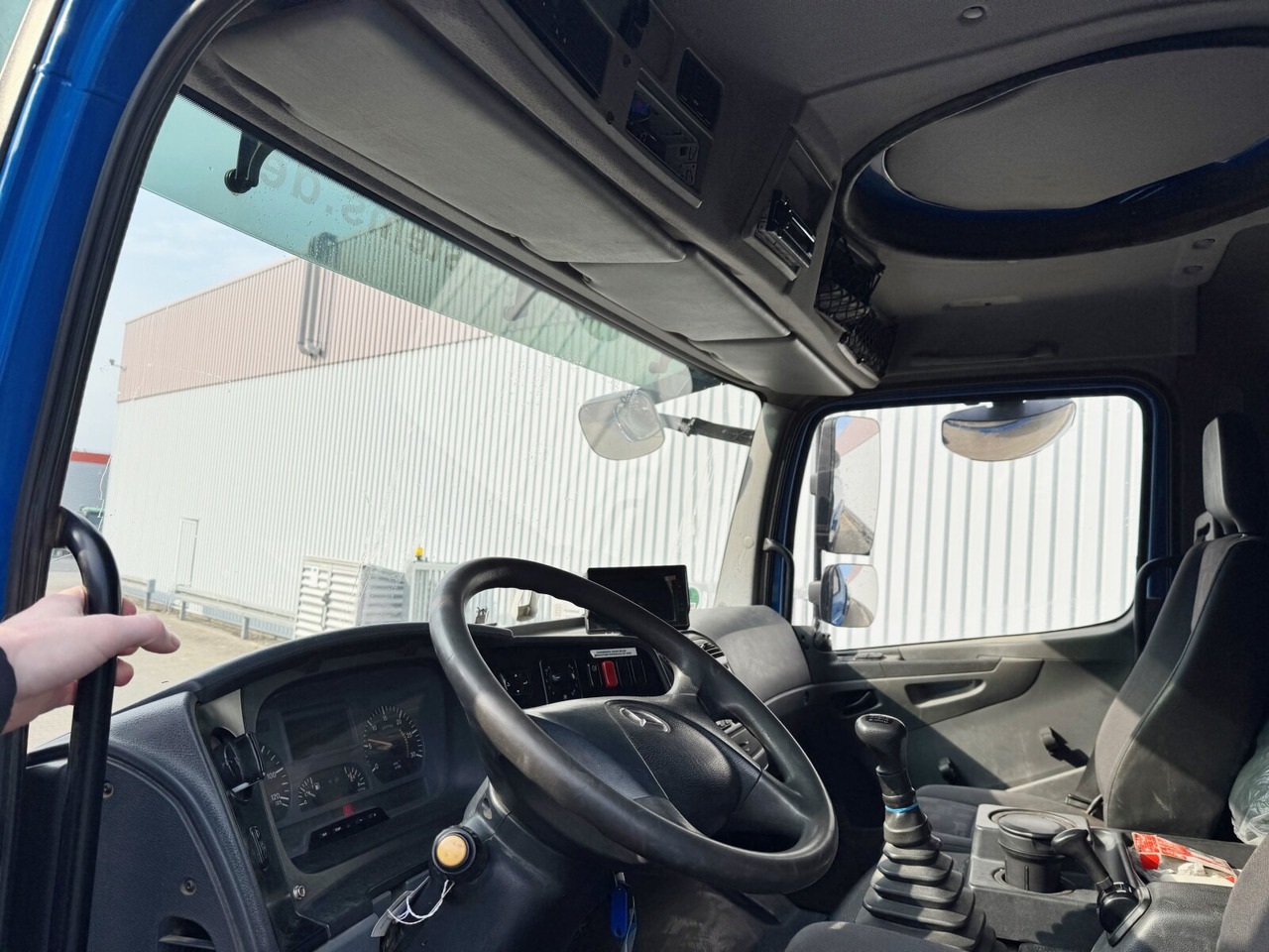 Mercedes-Benz Axor 1829 A 4x4 Axor 1829 A 4x4, Willig Tank ca. 8500l, 2 Kammern - Camión cisterna: foto 5 Mercedes-Benz Axor 1829 A 4x4 Axor 1829 A 4x4, Willig Tank ca. 8500l, 2 Kammern - Camión cisterna: foto 5