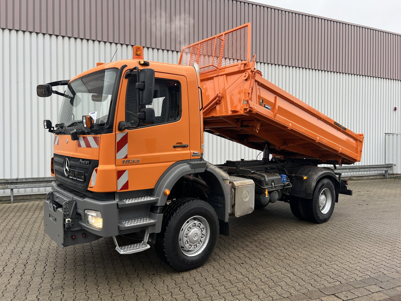 Mercedes-Benz Axor 1833 AK 4x4 Axor 1833 AK 4x4, Winterdienstausstattung - Camión volquete: foto 1 Mercedes-Benz Axor 1833 AK 4x4 Axor 1833 AK 4x4, Winterdienstausstattung - Camión volquete: foto 1