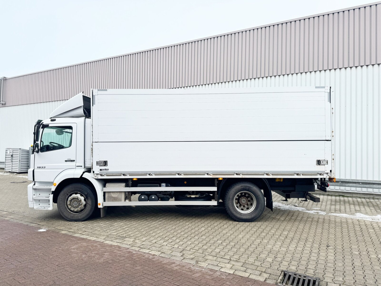 Camión caja cerrada Mercedes-Benz Axor 1833 L 4x2 Axor 1833 L 4x2, Getränkekoffer: foto 11