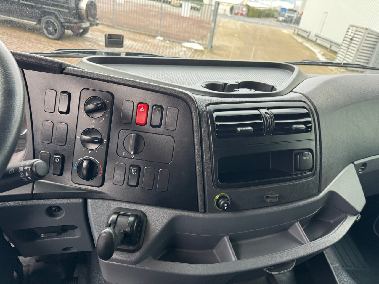 Camión caja cerrada Mercedes-Benz Axor 1833 L 4x2 Axor 1833 L 4x2, Getränkekoffer: foto 5