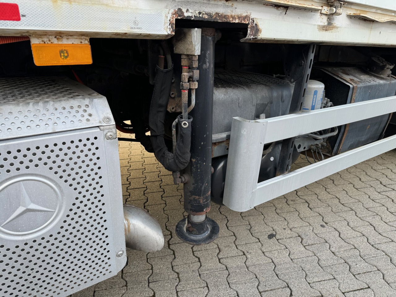 Mercedes-Benz Axor 2536/43 L 6x2 Axor 2536/43 L 6x2 mit Heckkran Palfinger PK 24502 F - Camión grúa: foto 5 Mercedes-Benz Axor 2536/43 L 6x2 Axor 2536/43 L 6x2 mit Heckkran Palfinger PK 24502 F - Camión grúa: foto 5