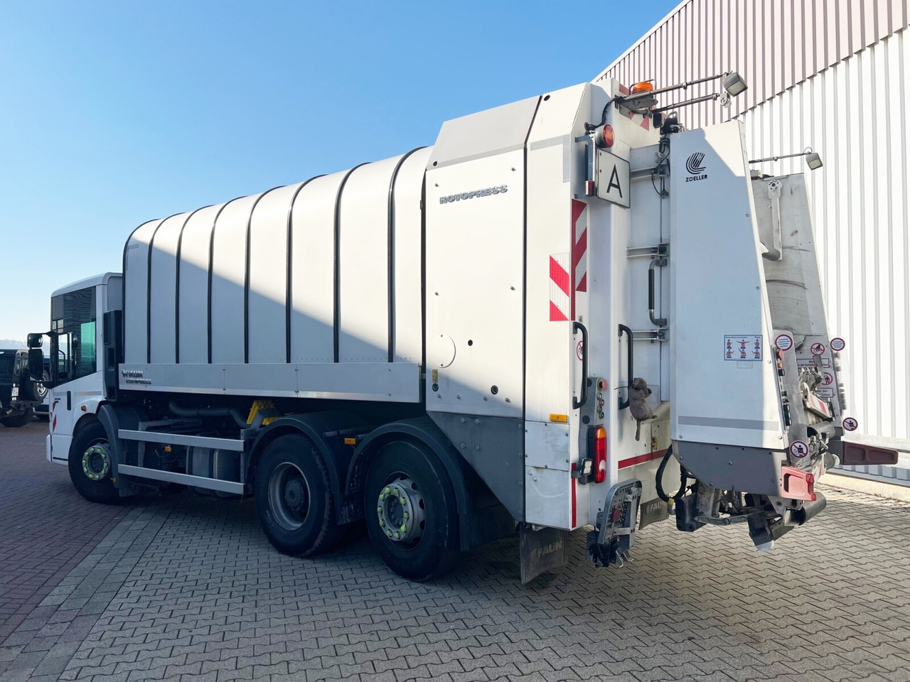 Mercedes-Benz Econic 2635 LL 6x2/4 NLA Econic 2635 LL 6x2/4 NLA, Lenkachse, FAUN Rotopress 521L, Zöller-Schüttung - Camión chasis: foto 2 Mercedes-Benz Econic 2635 LL 6x2/4 NLA Econic 2635 LL 6x2/4 NLA, Lenkachse, FAUN Rotopress 521L, Zöller-Schüttung - Camión chasis: foto 2