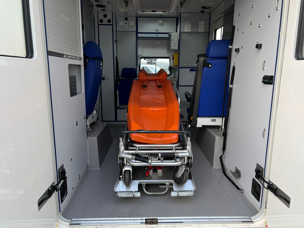 Ambulancia Mercedes-Benz Sprinter 313 CDI 4x2 Sprinter 313 CDI 4x2, Rettungswagen: foto 14