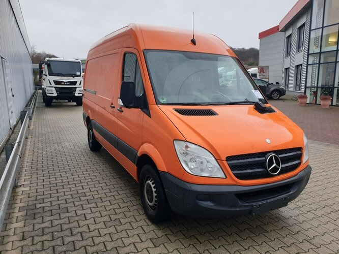 Foto del interior 1: Furgón Mercedes-Benz Sprinter 313 KA 4x2 Sprinter 313 KA 4x2