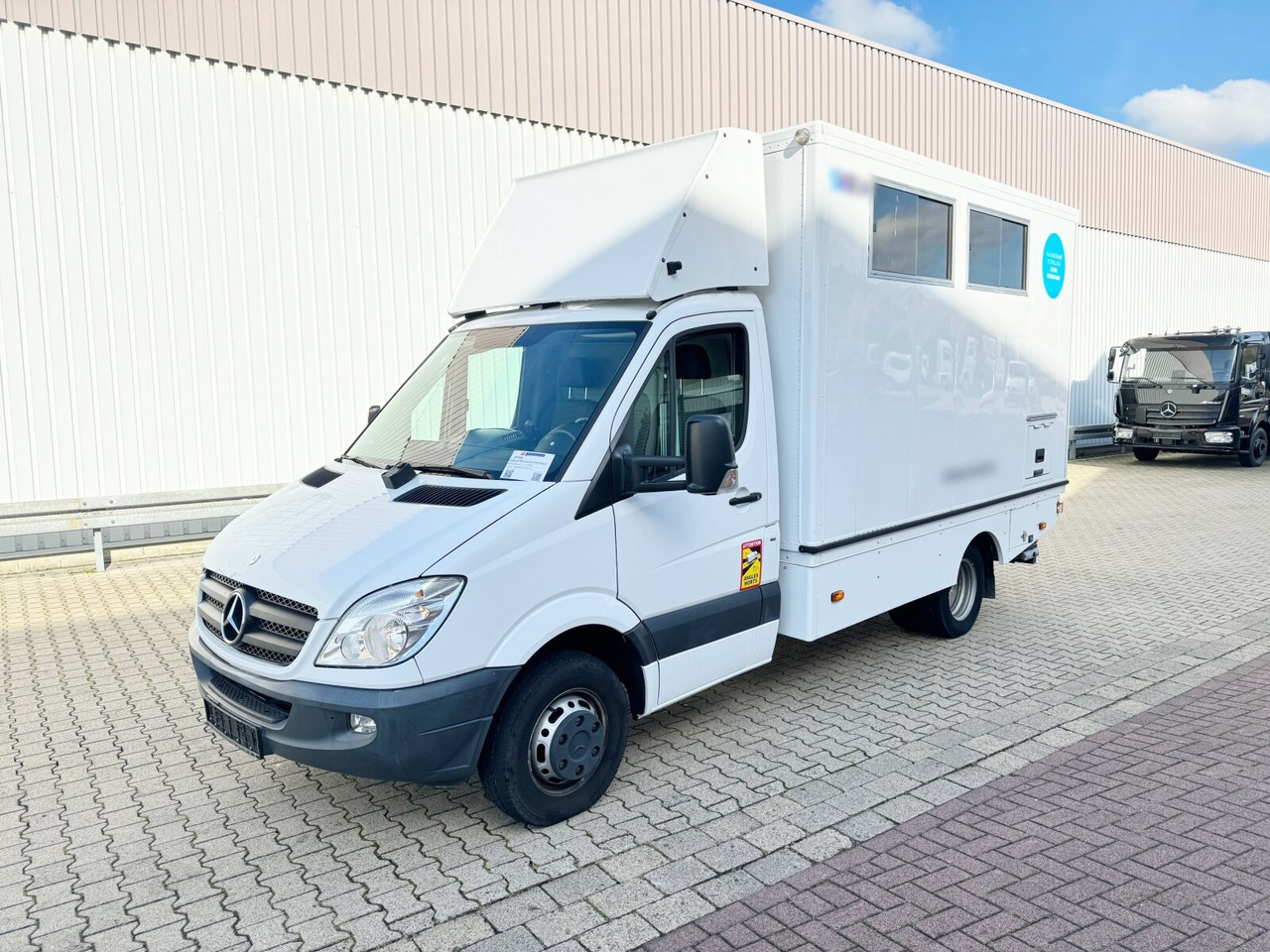 Mercedes-Benz Sprinter 516 CDI 4x2 Sprinter 516 CDI 4x2, Übertragungsfahrzeug - Camión caja cerrada: foto 1 Mercedes-Benz Sprinter 516 CDI 4x2 Sprinter 516 CDI 4x2, Übertragungsfahrzeug - Camión caja cerrada: foto 1