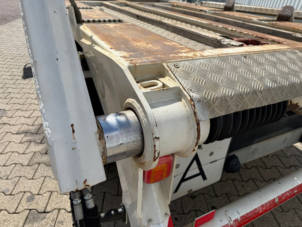 Mitsubishi Canter Fuso 7C15 4x2 Canter Fuso 7C15 4x2, Tele-Absetzer, Vereiterbar bis 10m³ - Camión portacontenedor de cadenas: foto 3 Mitsubishi Canter Fuso 7C15 4x2 Canter Fuso 7C15 4x2, Tele-Absetzer, Vereiterbar bis 10m³ - Camión portacontenedor de cadenas: foto 3