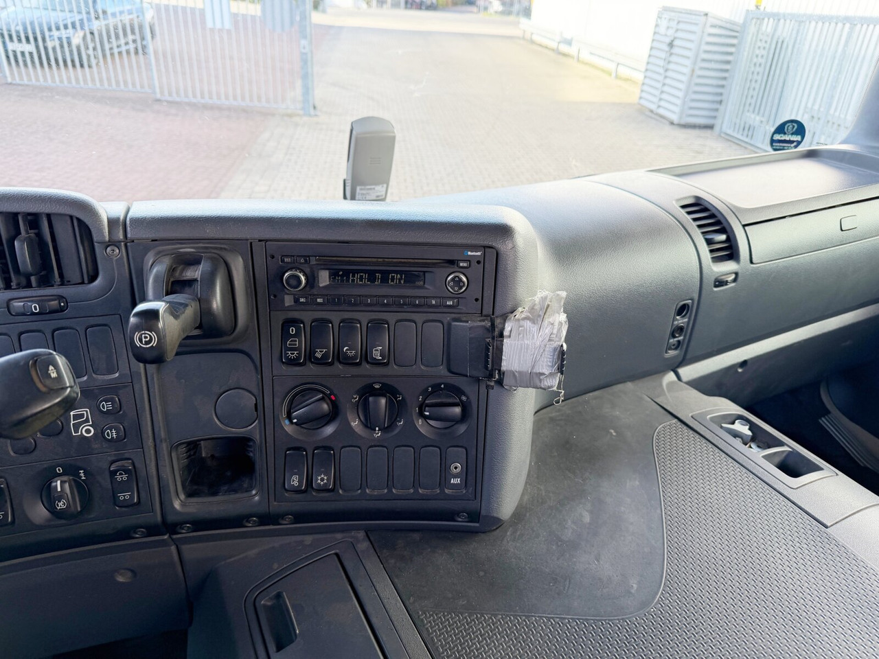 Scania P 320 6x2-4 P 320 6x2-4, Lenk-/Liftachse, Tele-Absetzanlage, Funk - Camión portacontenedor de cadenas: foto 5 Scania P 320 6x2-4 P 320 6x2-4, Lenk-/Liftachse, Tele-Absetzanlage, Funk - Camión portacontenedor de cadenas: foto 5