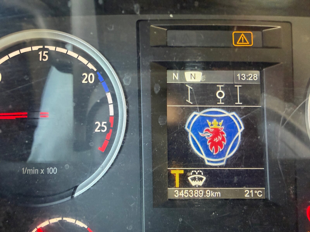 Scania P 320 6x2-4 P 320 6x2-4, Lenk-/Liftachse, Tele-Absetzanlage, Funk - Camión portacontenedor de cadenas: foto 4 Scania P 320 6x2-4 P 320 6x2-4, Lenk-/Liftachse, Tele-Absetzanlage, Funk - Camión portacontenedor de cadenas: foto 4