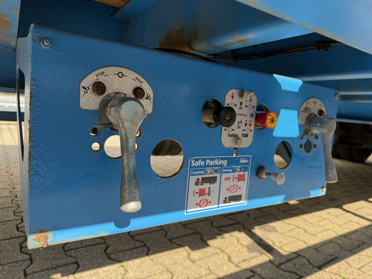 Scorpion 3-Achs Tiefladeanhänger Scorpion 3-Achs Tiefladeanhänger, Liftachse, pneumatische Auffahrrampen - Remolque góndola rebajadas: foto 3 Scorpion 3-Achs Tiefladeanhänger Scorpion 3-Achs Tiefladeanhänger, Liftachse, pneumatische Auffahrrampen - Remolque góndola rebajadas: foto 3