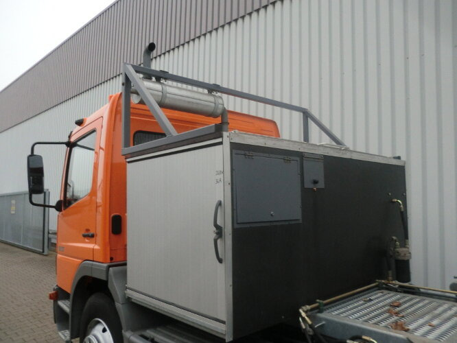 - Tank-Aufbau Tank-Aufbauauf Wunsch mit Separatmotor, Stromgenerator, Hydraulik - Tanque de almacenamiento: foto 3 - Tank-Aufbau Tank-Aufbauauf Wunsch mit Separatmotor, Stromgenerator, Hydraulik - Tanque de almacenamiento: foto 3