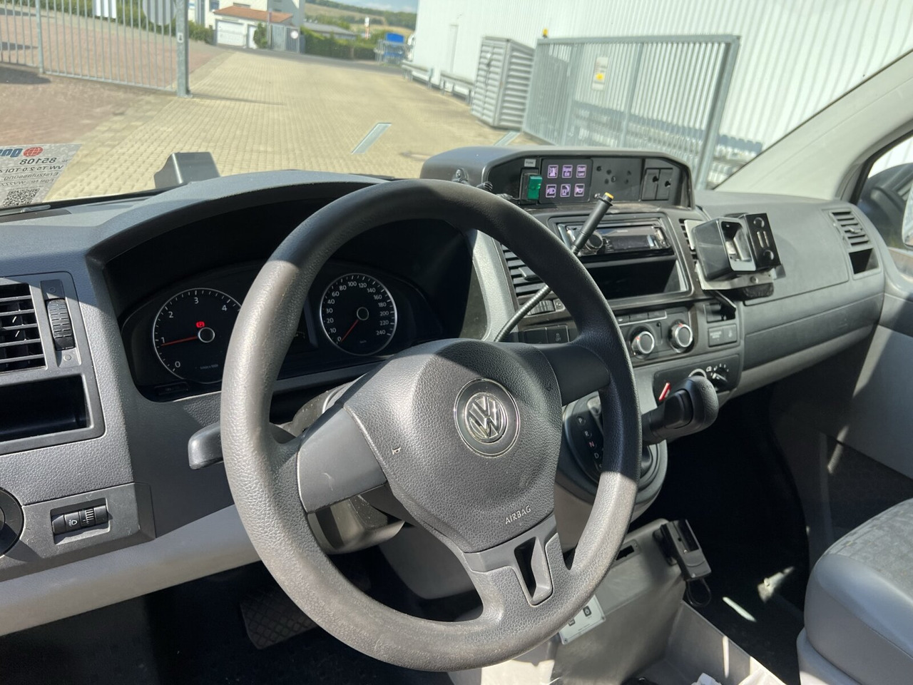 Volkswagen T5 2.0 TDI 4x2 T5 2.0 TDI 4x2, Krankenwagen - Ambulancia: foto 4 Volkswagen T5 2.0 TDI 4x2 T5 2.0 TDI 4x2, Krankenwagen - Ambulancia: foto 4