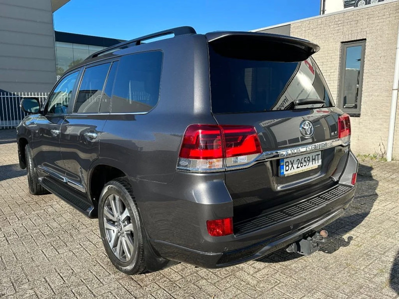 Toyota Land Cruiser V8 LAND CRUISER 200 V8 + CAMERA 360 + FRIDGE + DIESEL + ONLY EXPORT - SUV/ Todoterreno: foto 3 Toyota Land Cruiser V8 LAND CRUISER 200 V8 + CAMERA 360 + FRIDGE + DIESEL + ONLY EXPORT - SUV/ Todoterreno: foto 3