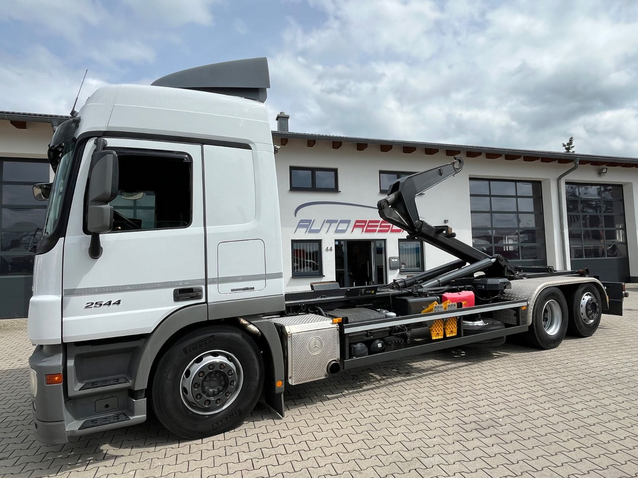 Mercedes-Benz Actros 2544 MP3 Abrollkipper original 84.000KM - Camión multibasculante: foto 1 Mercedes-Benz Actros 2544 MP3 Abrollkipper original 84.000KM - Camión multibasculante: foto 1