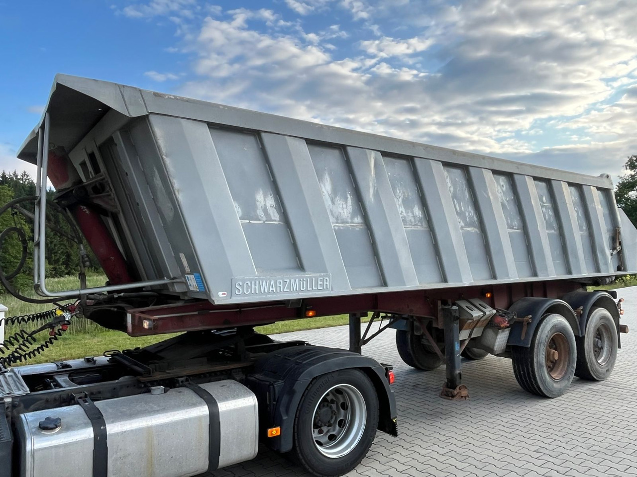 Schwarzmüller 2 Achs Alu Kippmulde Trommelbremse - Semirremolque volquete: foto 2 Schwarzmüller 2 Achs Alu Kippmulde Trommelbremse - Semirremolque volquete: foto 2