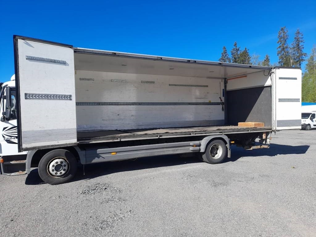 Mercedes-Benz Atego - Camión caja cerrada: foto 1 Mercedes-Benz Atego - Camión caja cerrada: foto 1