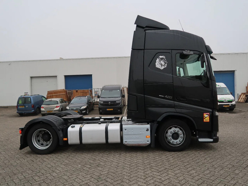 Volvo FH 420 Glob, i-shift, Euro 6, 2 Tanks, TUV, NL Truck, TOP! - Cabeza tractora: foto 4 Volvo FH 420 Glob, i-shift, Euro 6, 2 Tanks, TUV, NL Truck, TOP! - Cabeza tractora: foto 4