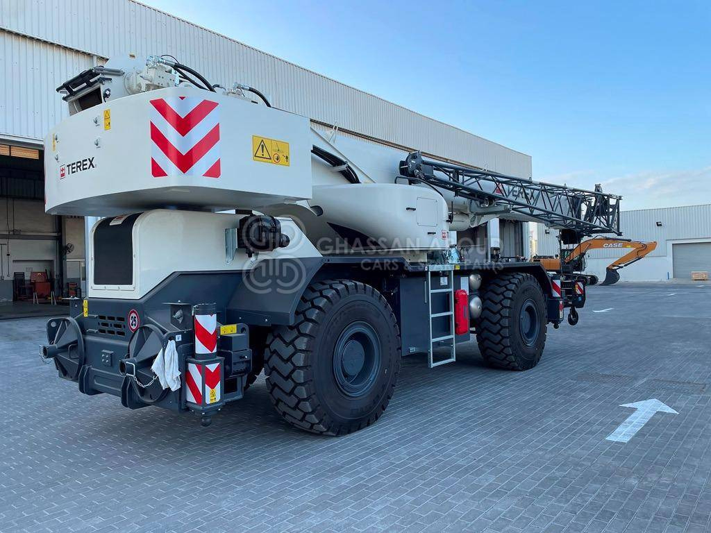 TEREX RT1070 70-ton Capacity Class Rough Terrain crane MY23 - Grúa para terrenos difíciles: foto 3 TEREX RT1070 70-ton Capacity Class Rough Terrain crane MY23 - Grúa para terrenos difíciles: foto 3