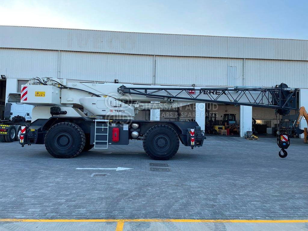 TEREX RT1070 70-ton Capacity Class Rough Terrain crane MY23 - Grúa para terrenos difíciles: foto 4 TEREX RT1070 70-ton Capacity Class Rough Terrain crane MY23 - Grúa para terrenos difíciles: foto 4