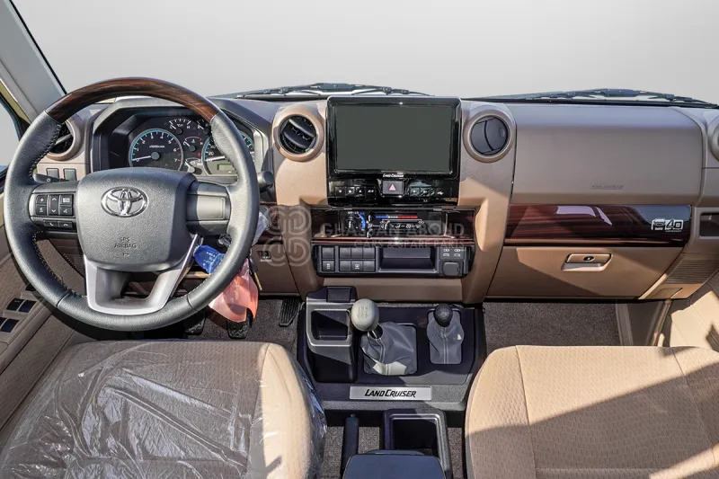 Toyota Land Cruiser HardTop LC76 4X4 - Coche: foto 5 Toyota Land Cruiser HardTop LC76 4X4 - Coche: foto 5