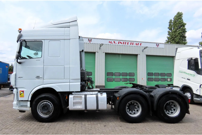 Cabeza tractora DAF XF 530 6x4 Retarder, Frigo, P-Cool, 2 beds: foto 9