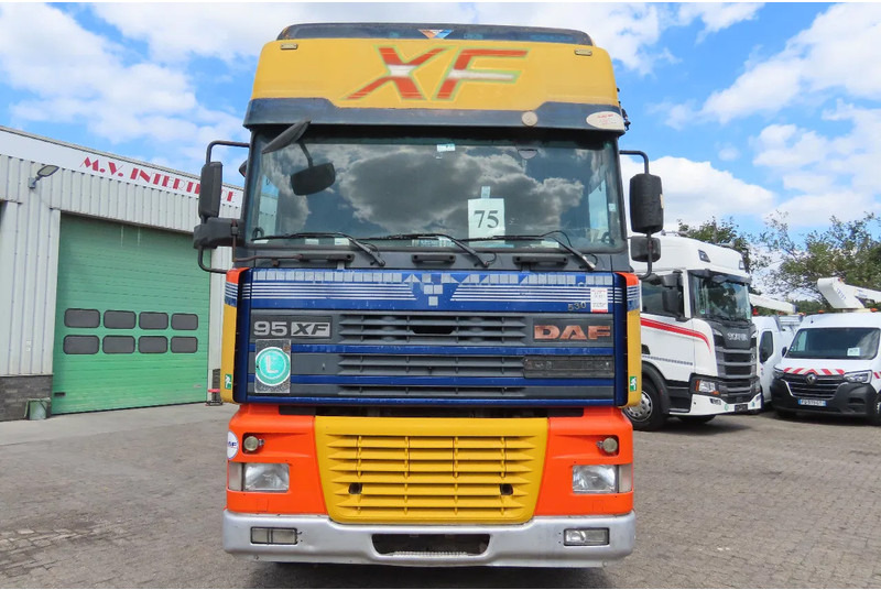 DAF XF 530 type E4, Manual!!! - Cabeza tractora: foto 3 DAF XF 530 type E4, Manual!!! - Cabeza tractora: foto 3