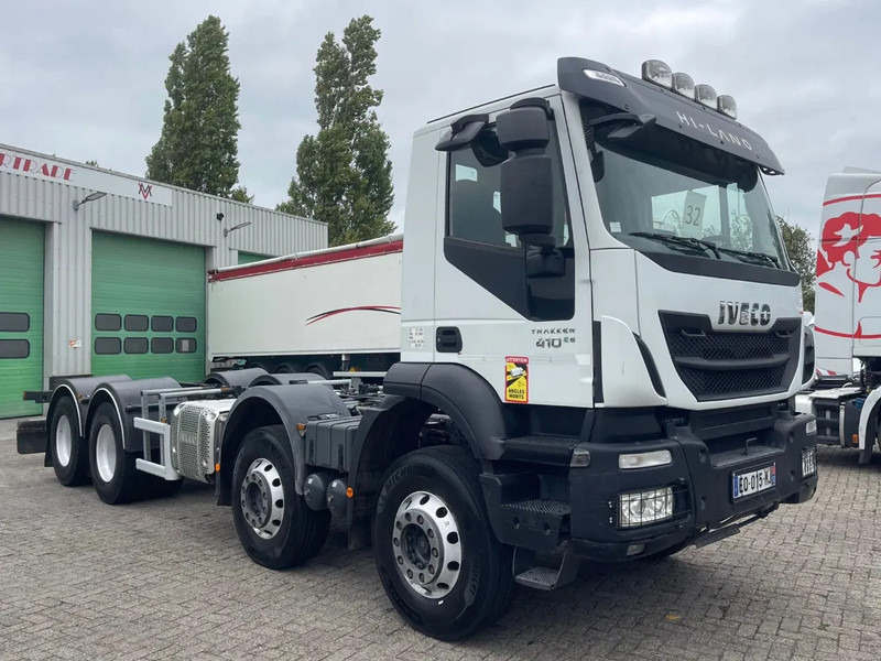 Iveco Trakker 410 PTO, RETARDER, 8x4 , 442000 km! - Cabeza tractora: foto 3 Iveco Trakker 410 PTO, RETARDER, 8x4 , 442000 km! - Cabeza tractora: foto 3