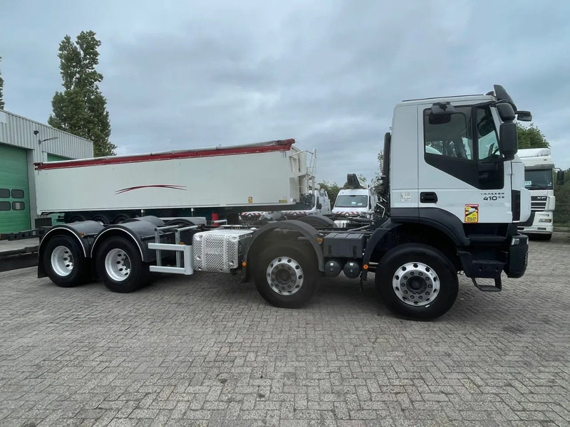 Iveco Trakker 410 PTO, RETARDER, 8x4 , 442000 km! - Cabeza tractora: foto 4 Iveco Trakker 410 PTO, RETARDER, 8x4 , 442000 km! - Cabeza tractora: foto 4