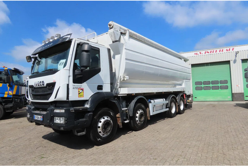 Iveco Eurotrakker 410 8x4. Light damages, 100% all working. 100% drivable - Camión cisterna: foto 1 Iveco Eurotrakker 410 8x4. Light damages, 100% all working. 100% drivable - Camión cisterna: foto 1