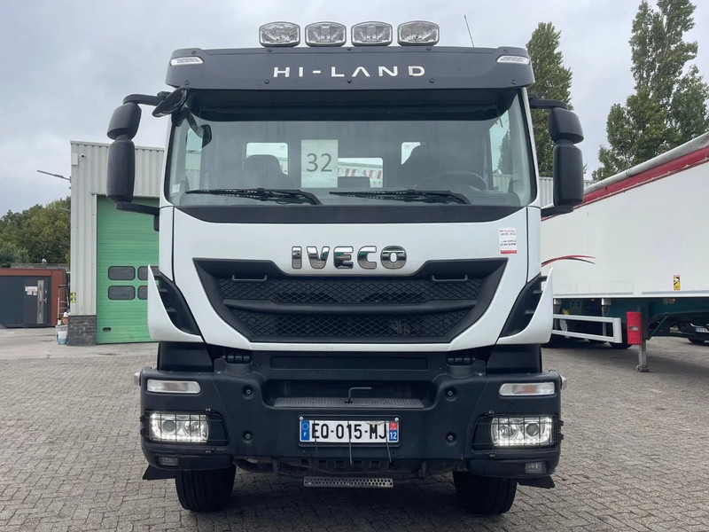 Iveco Trakker 410 PTO RETARDER, 8x4 , 442000 km! - Camión chasis: foto 2 Iveco Trakker 410 PTO RETARDER, 8x4 , 442000 km! - Camión chasis: foto 2