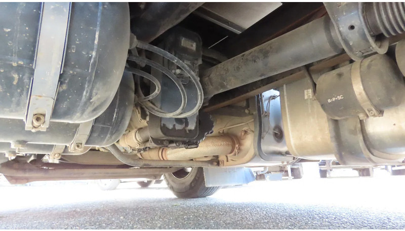 MAN TGX 26.480 446577 KM! RETARDER+ liftaxel + moving axel - Camión lona: foto 2 MAN TGX 26.480 446577 KM! RETARDER+ liftaxel + moving axel - Camión lona: foto 2