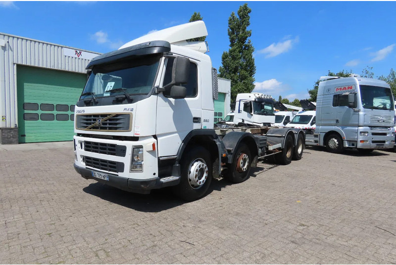 Volvo FM 380 8x4 FULL SPRING. 100% condition! - Camión chasis: foto 1 Volvo FM 380 8x4 FULL SPRING. 100% condition! - Camión chasis: foto 1