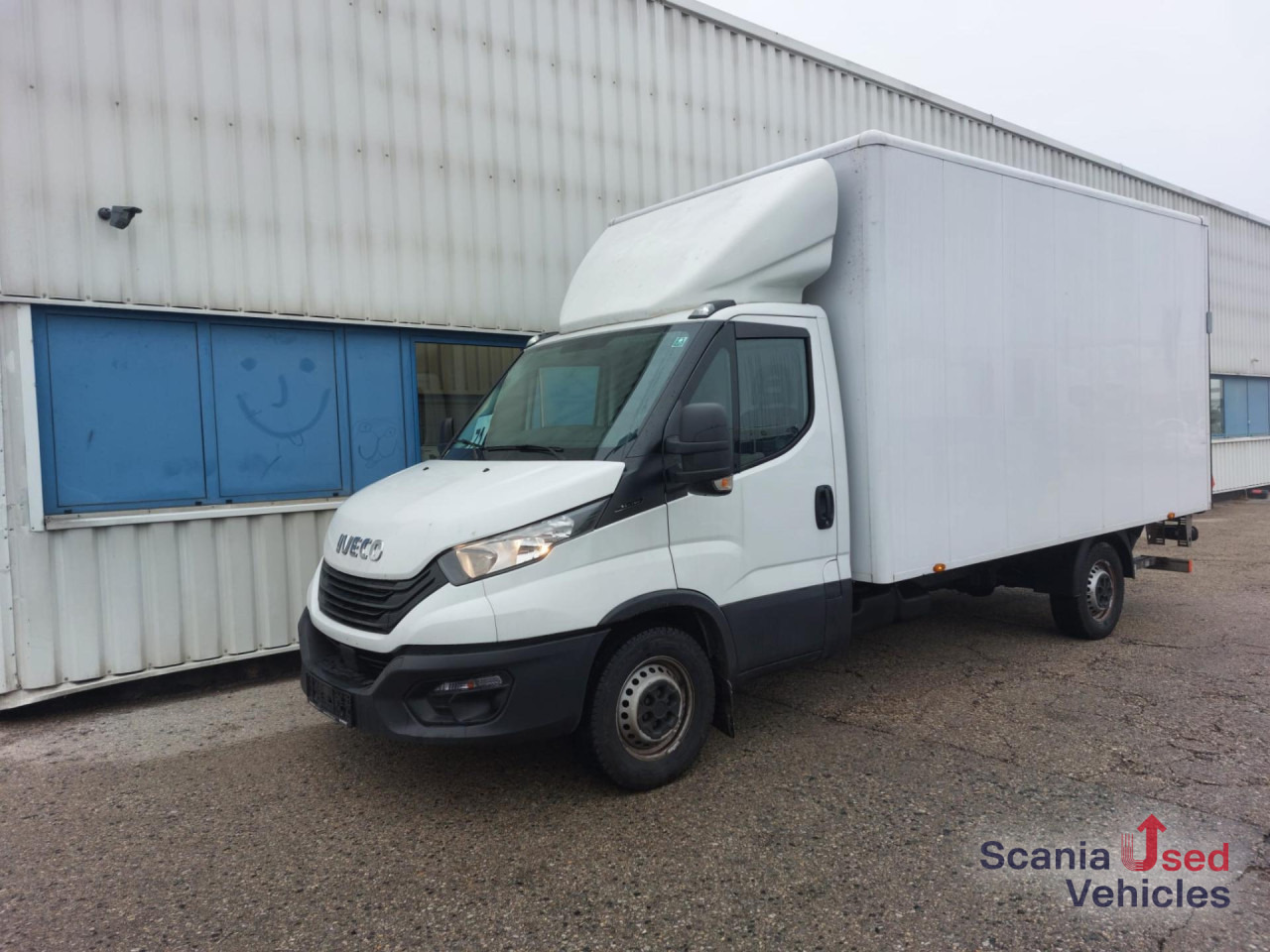 IVECO 35 C 16 Koffer Ladebordwand - Furgoneta caja cerrada: foto 1 IVECO 35 C 16 Koffer Ladebordwand - Furgoneta caja cerrada: foto 1