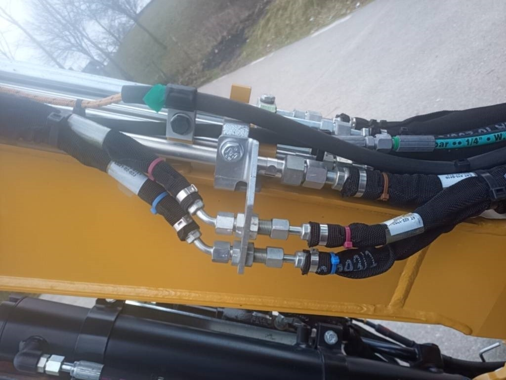 Excavadora de cadenas CATERPILLAR 303 ECR: foto 8 Excavadora de cadenas CATERPILLAR 303 ECR: foto 8