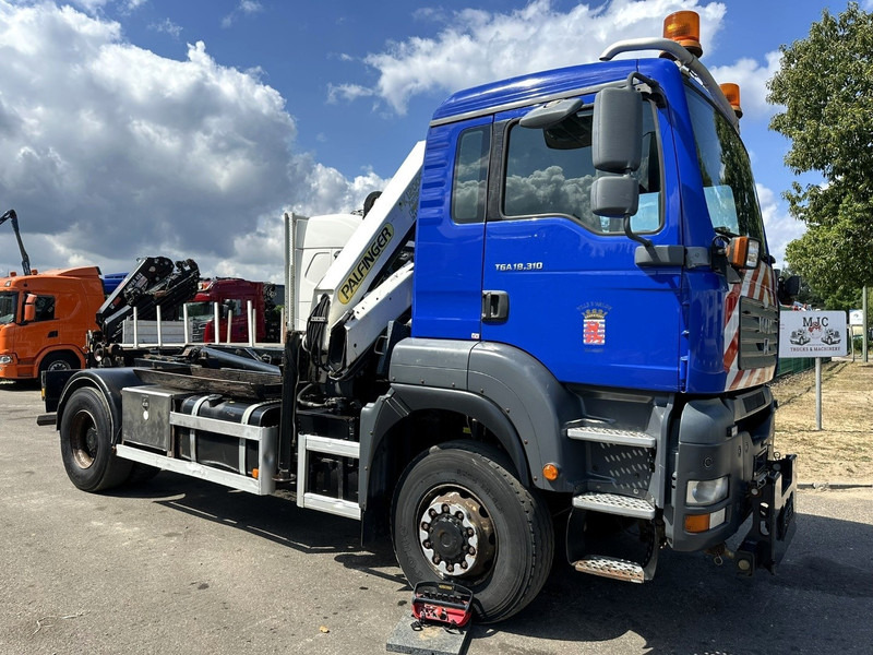 MAN TGA 18.310 4x4 HOOKLIFT + CRANE PALFINGER PK12000 - RADIO - ROTATOR - STEEL SPRING / HUB REDUCTION - MANUAL ZF - BE TRUCK - Camión multibasculante, Camión grúa: foto 2 MAN TGA 18.310 4x4 HOOKLIFT + CRANE PALFINGER PK12000 - RADIO - ROTATOR - STEEL SPRING / HUB REDUCTION - MANUAL ZF - BE TRUCK - Camión multibasculante, Camión grúa: foto 2