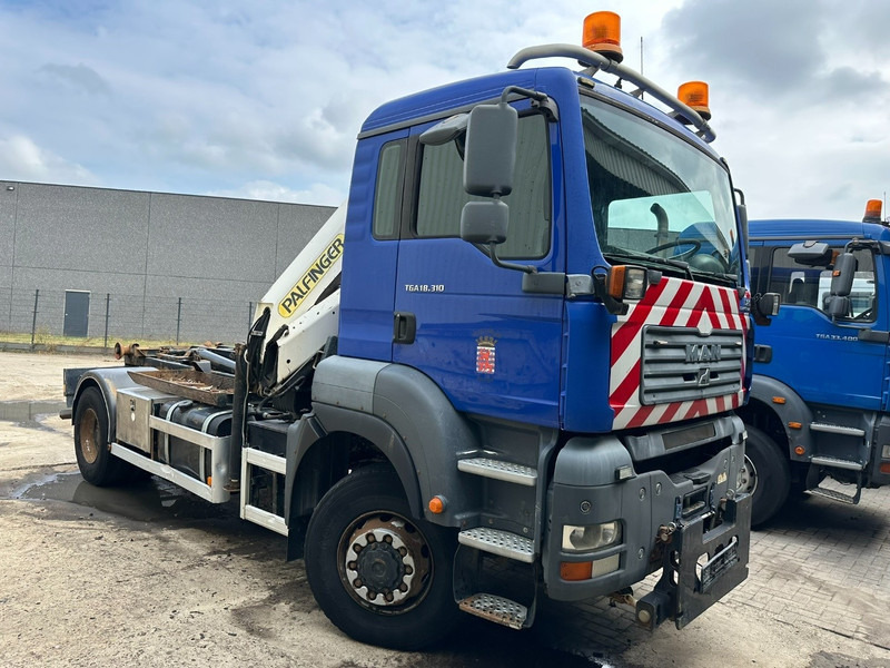 MAN TGA 18.310 4x4 HOOKLIFT + CRANE PALFINGER PK12000 - RADIO - STEEL SPRING / HUB REDUCTION - MANUAL ZF - BE TRUCK - Camión multibasculante: foto 3 MAN TGA 18.310 4x4 HOOKLIFT + CRANE PALFINGER PK12000 - RADIO - STEEL SPRING / HUB REDUCTION - MANUAL ZF - BE TRUCK - Camión multibasculante: foto 3