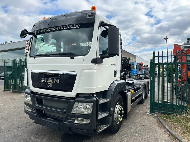 MAN TGS 28.360 6x2 HOOKLIFT 21T HIAB MULTILIFT XR21-S51 - LIFT AXLE - BE TRUCK - Camión multibasculante: foto 2 MAN TGS 28.360 6x2 HOOKLIFT 21T HIAB MULTILIFT XR21-S51 - LIFT AXLE - BE TRUCK - Camión multibasculante: foto 2