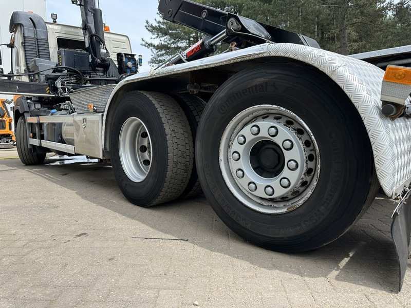 Camión multibasculante, Camión grúa Volvo FM 370 6x2 HOOKLIFT 21T + CRANE HIAB 144 E-4 HIDUO - ENGINE / GEARBOX OK - CHASSIS OK - RUNNING + DRIVING - BE TRUCK: foto 18