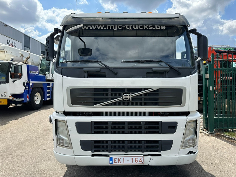 Volvo FM 450 6x2 19.000L - 5 COMP. FUEL TANKER / CITERNE - LIFT + STEERING AXLE - EURO 5 - - Camión cisterna: foto 2 Volvo FM 450 6x2 19.000L - 5 COMP. FUEL TANKER / CITERNE - LIFT + STEERING AXLE - EURO 5 - - Camión cisterna: foto 2