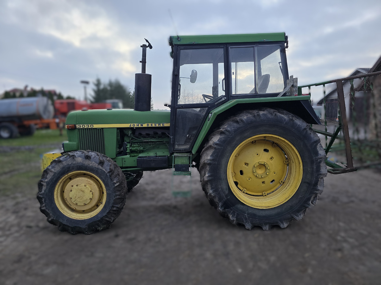 JOHN DEERE 3030E - Tractor: foto 4 JOHN DEERE 3030E - Tractor: foto 4