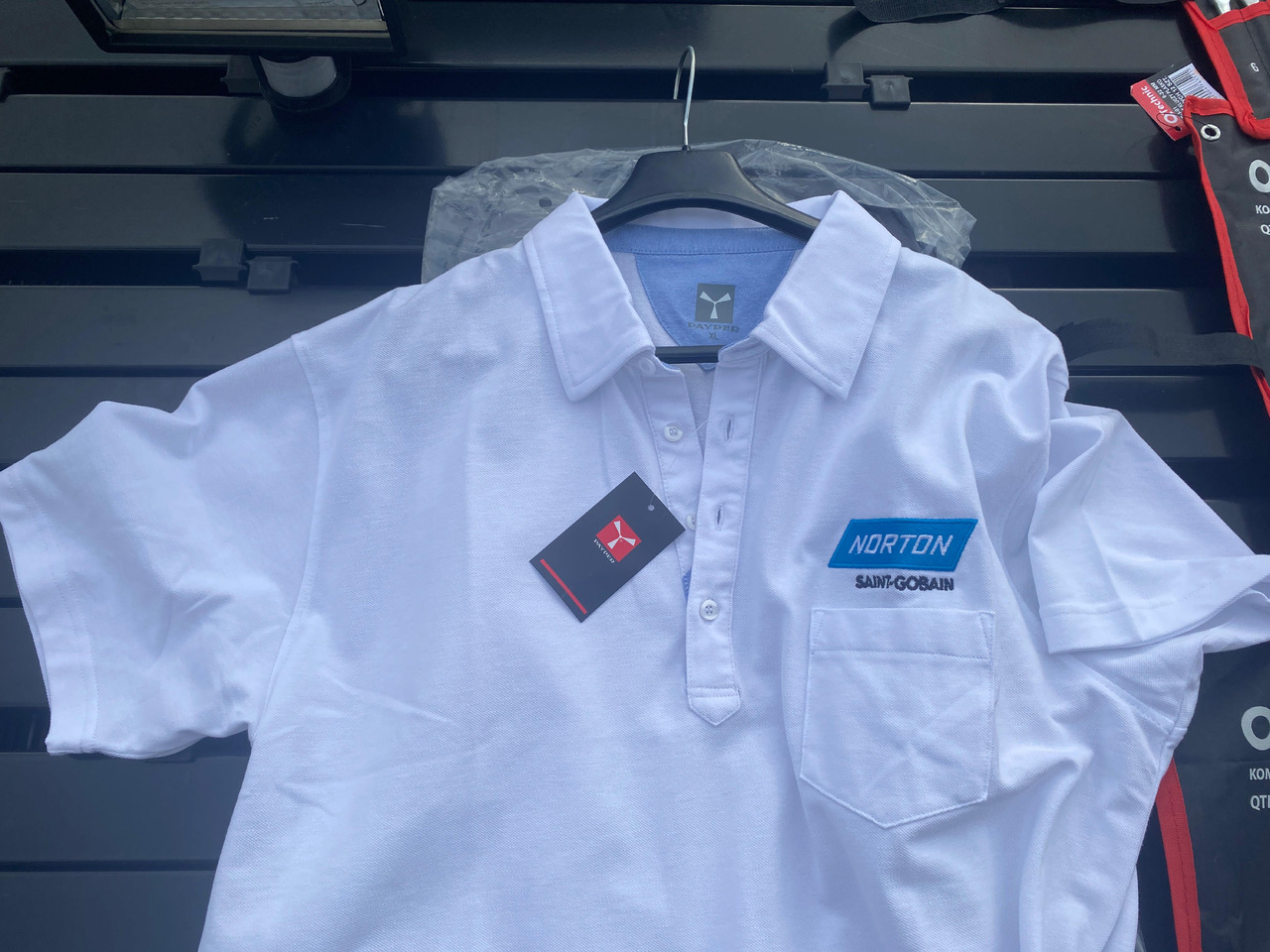 Norton, Dedra ukośnica, zestaw kluczy, lampa z czujnikiem, koszulka Polo - Otros maquinaria: foto 4 Norton, Dedra ukośnica, zestaw kluczy, lampa z czujnikiem, koszulka Polo - Otros maquinaria: foto 4