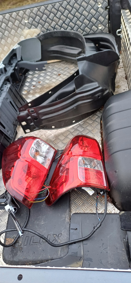 TOYOTA HILUX Extracab (2023 r.) NOWA paka skrzynia - Carrocería y exterior: foto 2 TOYOTA HILUX Extracab (2023 r.) NOWA paka skrzynia - Carrocería y exterior: foto 2