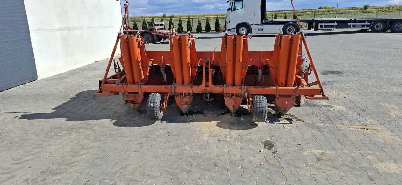 UDERHAUG 351 - Plantadora de patatas: foto 1 UDERHAUG 351 - Plantadora de patatas: foto 1
