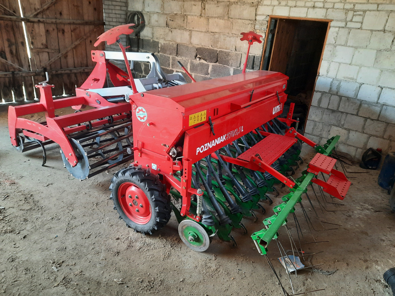 UNIA POZNANIAK 370/2.7L + ARAMIS 2,7R - Combinado de siembra: foto 1 UNIA POZNANIAK 370/2.7L + ARAMIS 2,7R - Combinado de siembra: foto 1