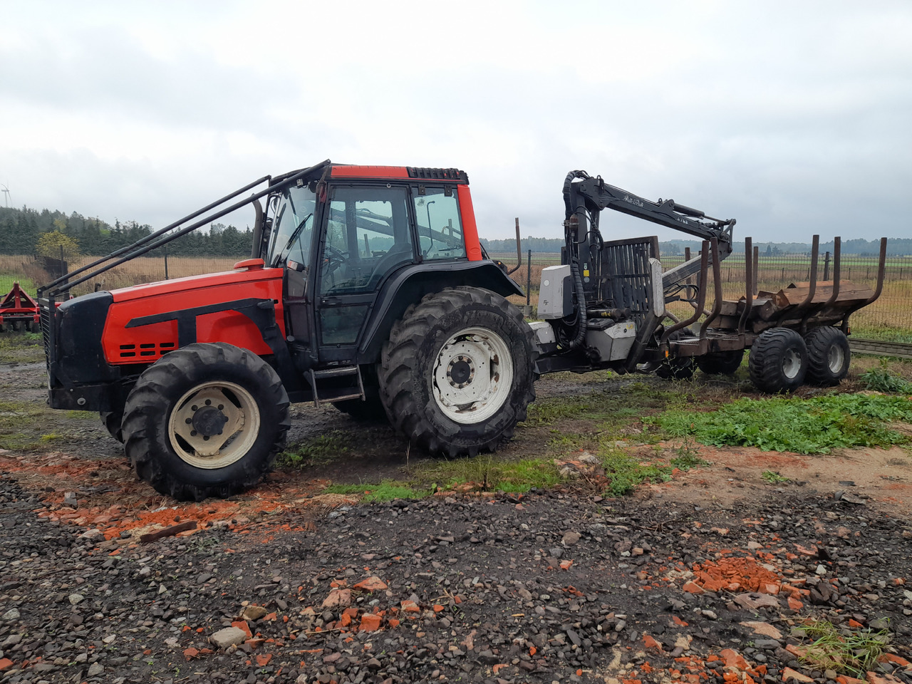 Valtra / Fao Far 6250 / 4768 - Tractor forestal, Remolque forestal: foto 1 Valtra / Fao Far 6250 / 4768 - Tractor forestal, Remolque forestal: foto 1