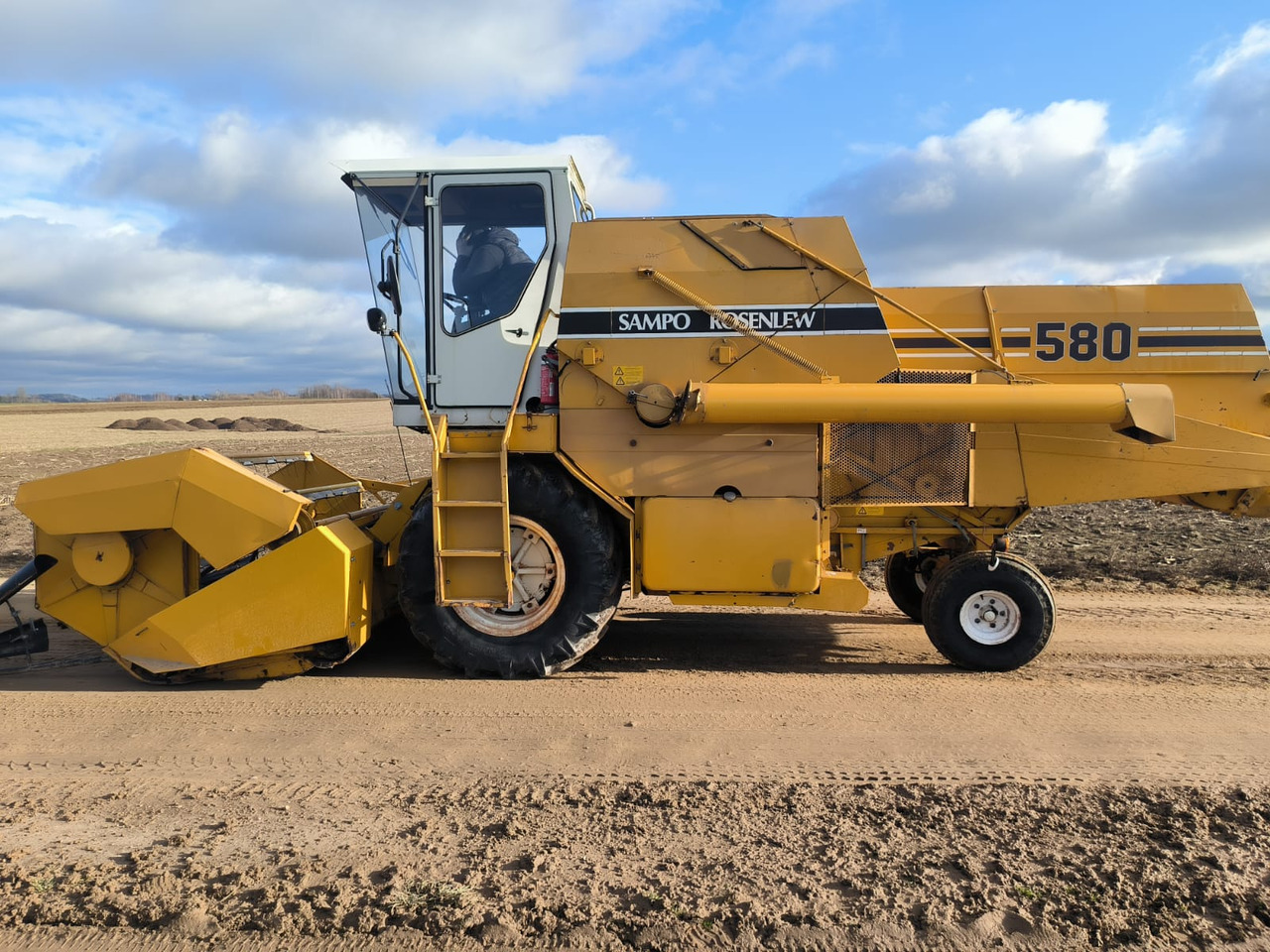 Sampo Rosenlew 580 - Cosechadora de granos: foto 1 Sampo Rosenlew 580 - Cosechadora de granos: foto 1