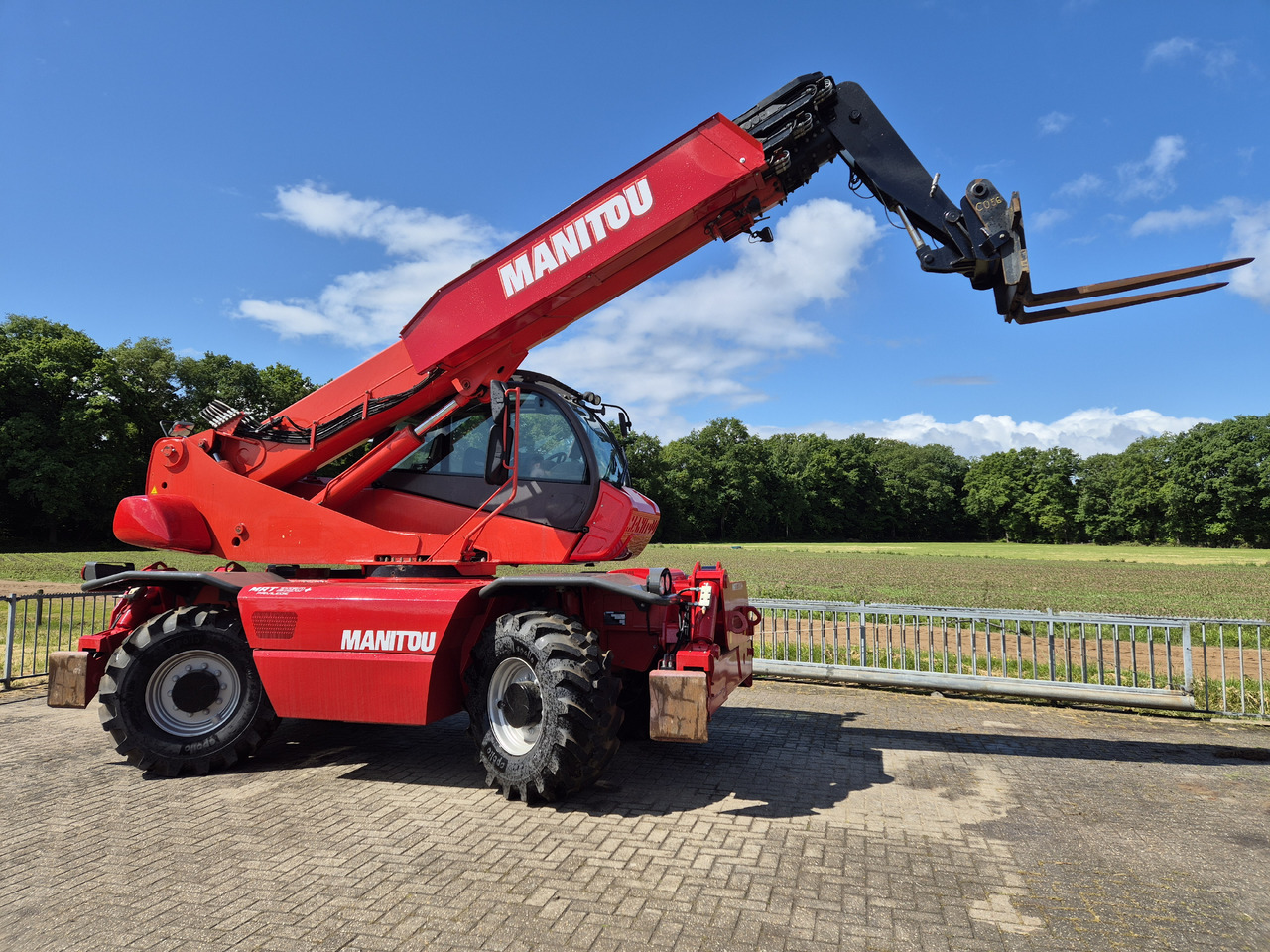 Manitou MRT 2150 plus privilege - Manipulador telescópico: foto 2 Manitou MRT 2150 plus privilege - Manipulador telescópico: foto 2