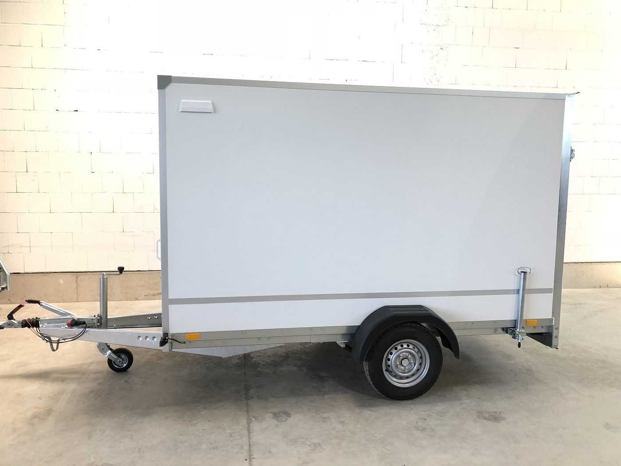 BLYSS F1330HD Rampe Tür Kofferanhänger - Remolque caja cerrada: foto 2 BLYSS F1330HD Rampe Tür Kofferanhänger - Remolque caja cerrada: foto 2