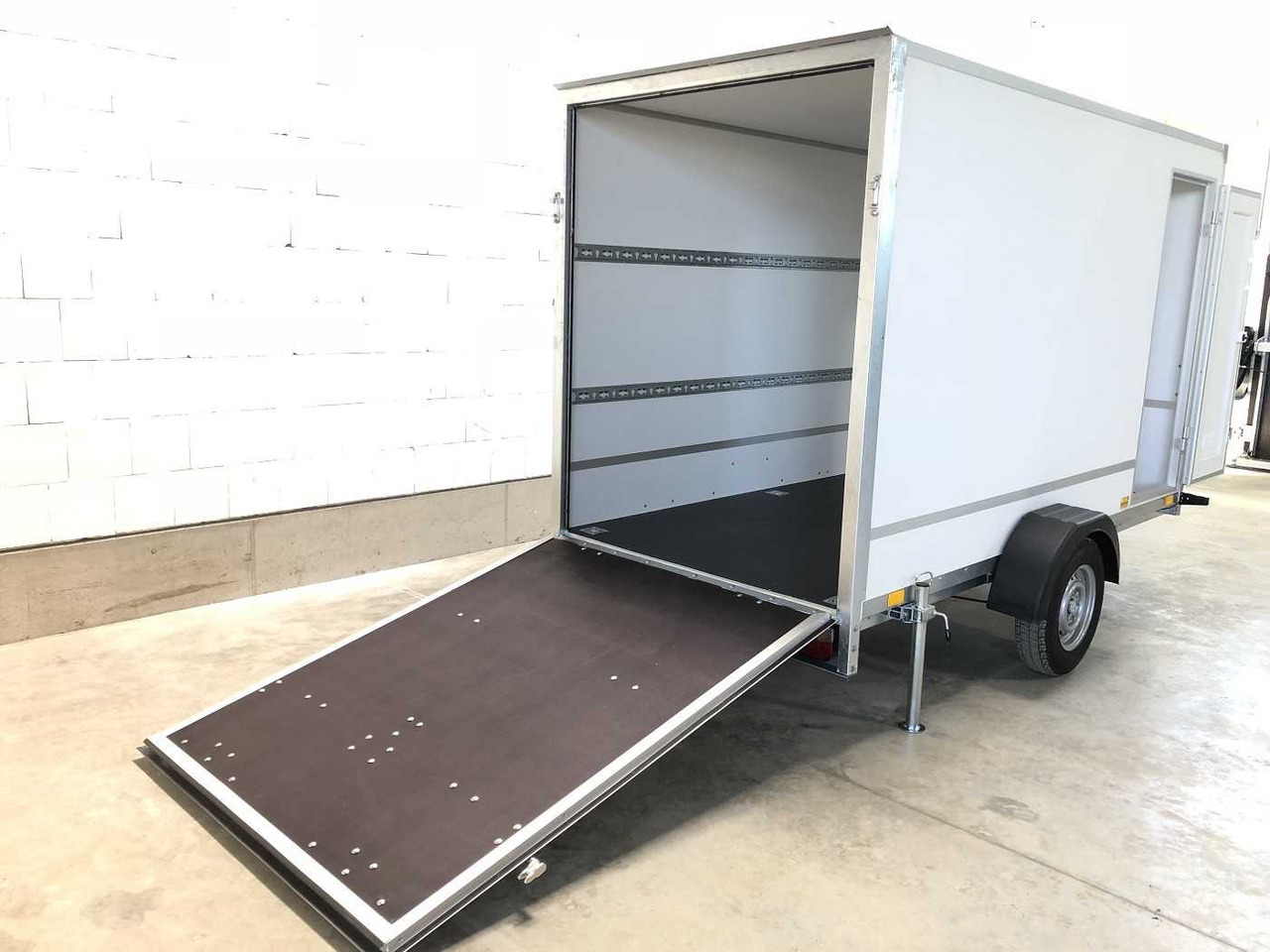 BLYSS F1330HD Rampe Tür Kofferanhänger - Remolque caja cerrada: foto 4 BLYSS F1330HD Rampe Tür Kofferanhänger - Remolque caja cerrada: foto 4