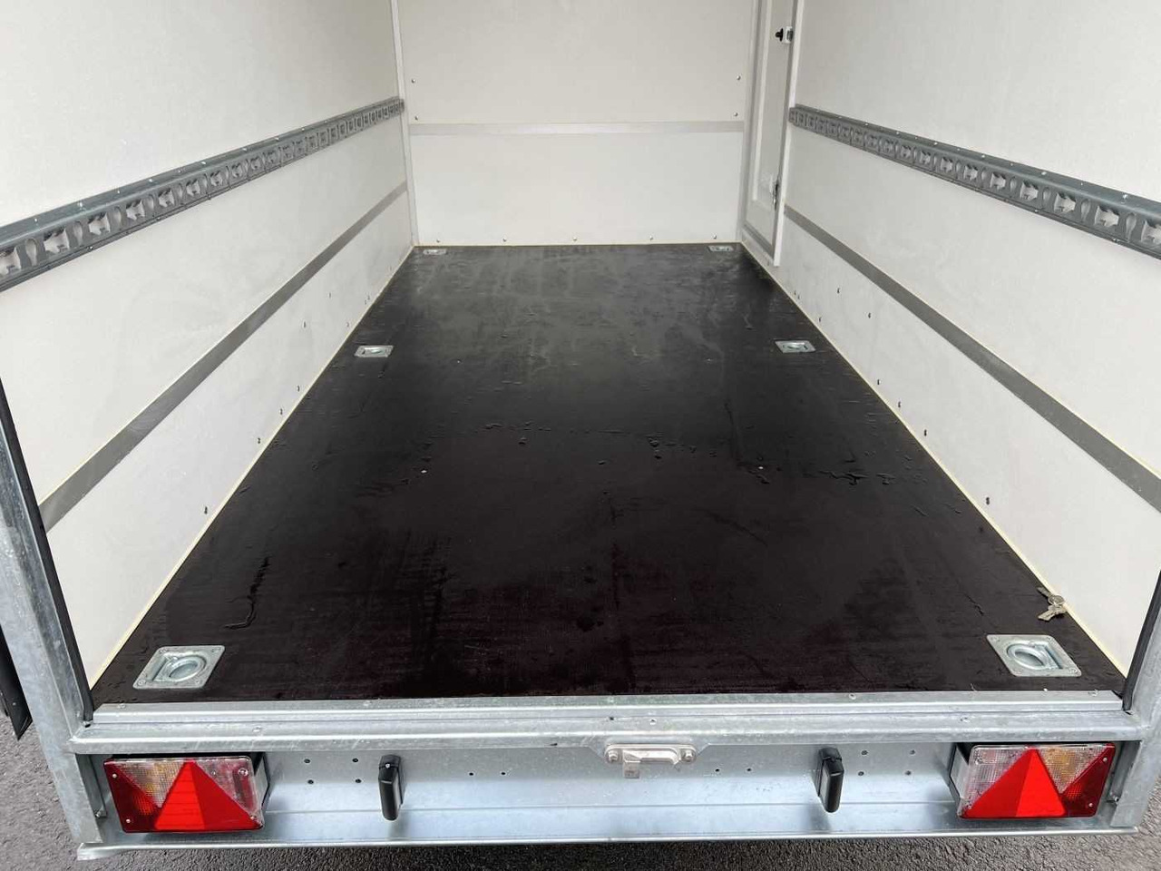 BLYSS F1330HD Seitentür Kofferanhänger - Remolque caja cerrada: foto 5 BLYSS F1330HD Seitentür Kofferanhänger - Remolque caja cerrada: foto 5